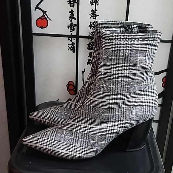 New Jeffrey Campbell Sport Black & White Plaid Pointed Toe Block Heel Boots